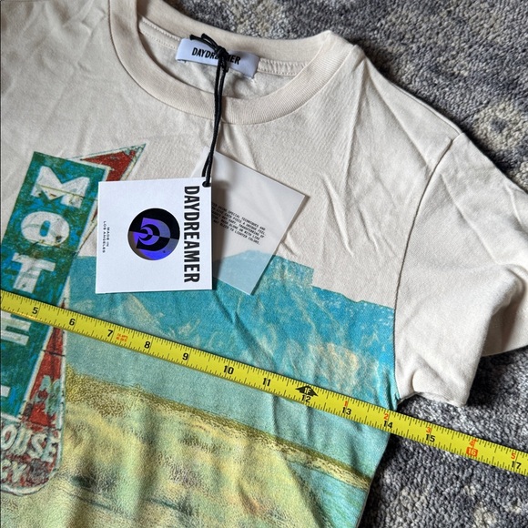 NWT Daydreamer Cream Motel Graphic Tee with Vibrant Design - Picture 5 of 8
